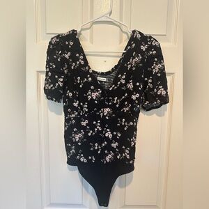 ❌SOLD❌Abercrombie & Fitch Black Floral Bodysuit